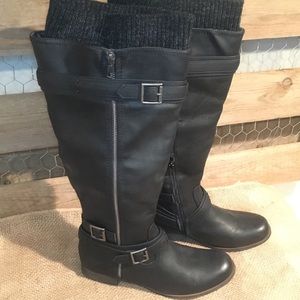 Black knee high boots w/exposed leg cuff.